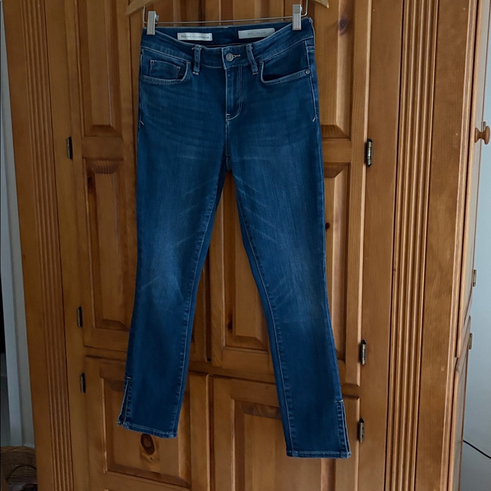 Anthropologie’s mid rise Stet Jean . Cotton/elastane. 5 pkt style, side slit’s